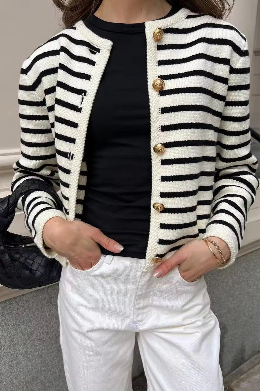 DIANA - Gestreifte Strickjacke mit goldenen Knöpfen